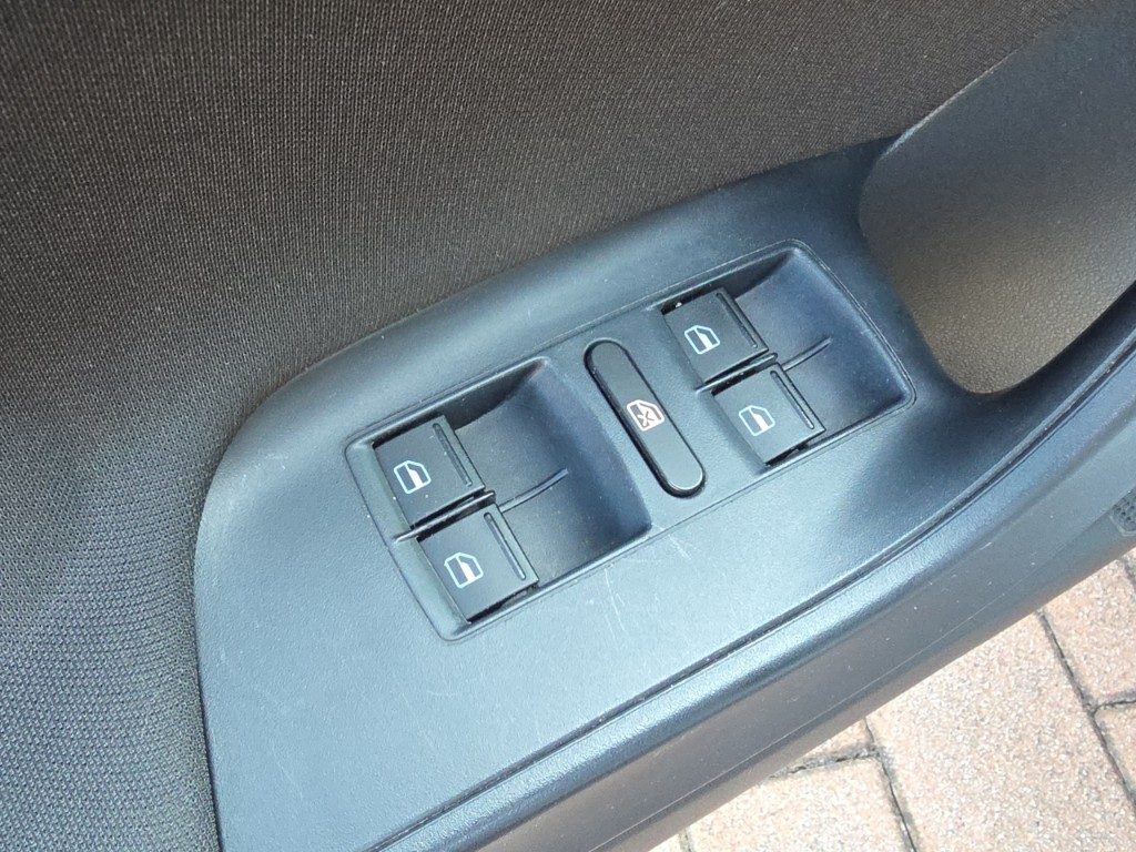 23980094-img17.jpg